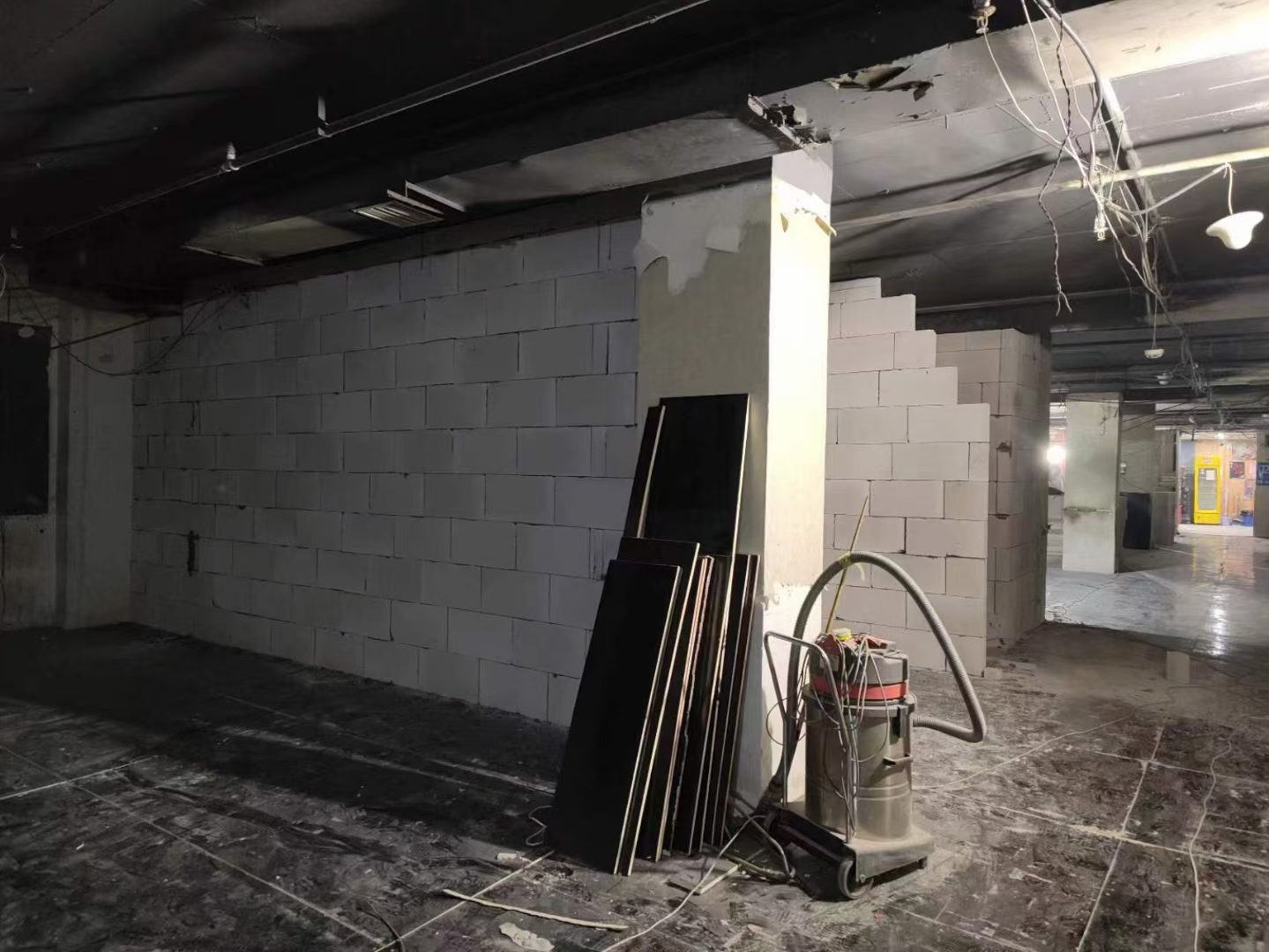轻质砖隔墙施工场景